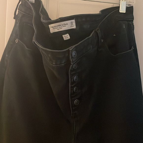 Abercrombie and Fitch
Curve Love High Rise Super Skinny Ankle Jeans
BLACK
35R - Picture 3 of 6